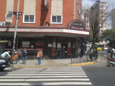 Tristeza en el rock: cerró «La Perla», el bar donde se escribió «La balsa»