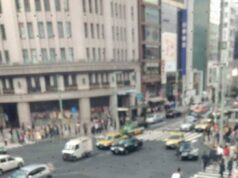 Dos argentinos, en la cafetería del latteart viral