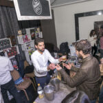 2Stamd con gente